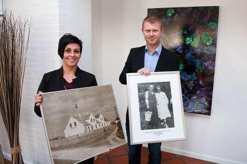 Rikke Eisenhardt og Mads Muus værner om historien på Klitrosen. På billederne ses det oprindelige badepensionat fra 1916 og grundlæggerne Karoline og Marinus Pedersen Rikke Eisenhardt og Mads Muus værner om historien på Klitrosen. På billederne ses det oprindelige badepensionat fra 1916 og grundlæggerne Karoline og Marinus Pedersen